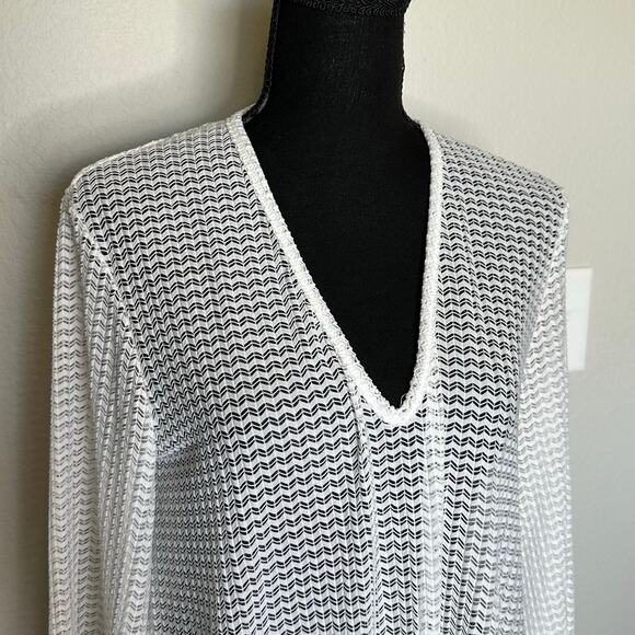 NWOT Jordan Taylor Mesh Bell Sleeve Black Cover-Up Tunic – Size M - Picture 6 of 10